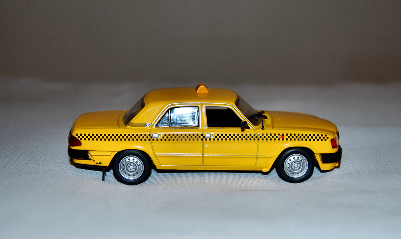 Illustration for article titled Soviet Saturday - Volga 3110 taxi